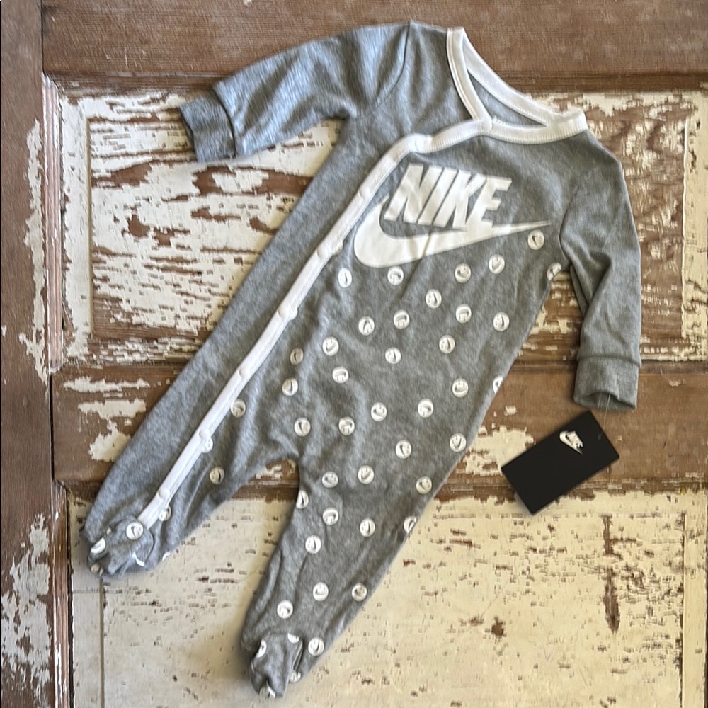Nike One Piece 6m NEW